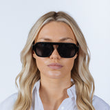 Retro Ribbed Navigator Sunglasses in Black