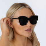 Oversized Round Cat-Eye Sunglasses in Black