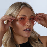 Scallop Heart Sunglasses in Pink