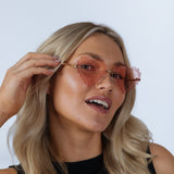 Scallop Heart Sunglasses in Pink
