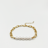 Gold Bracelet with pearl detail