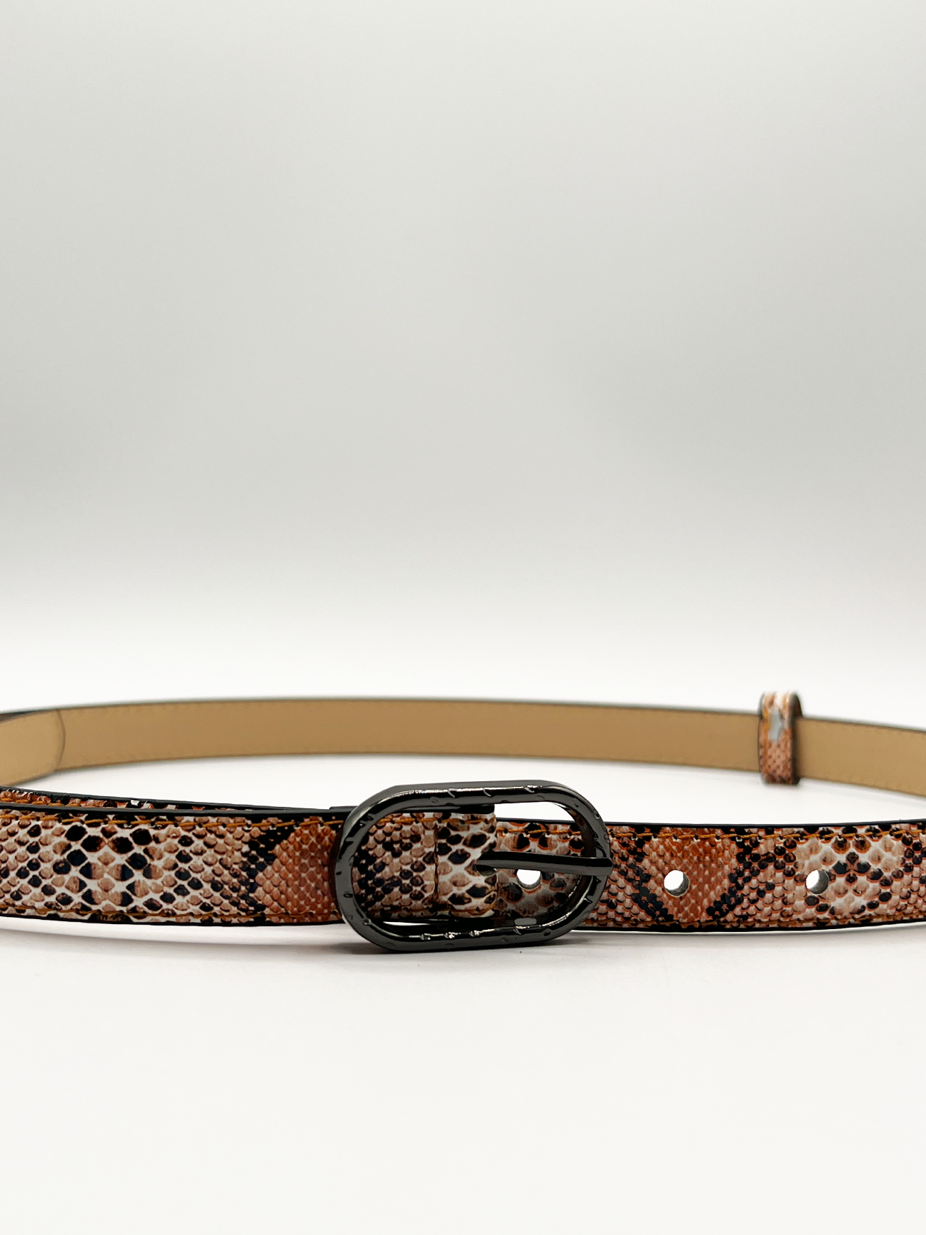 Faux Snake Print Thin Belt in Coral - svnx