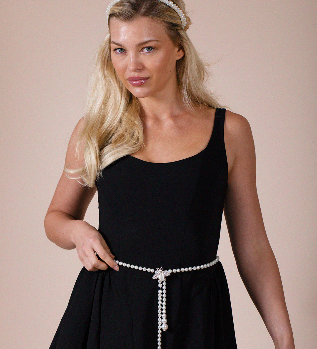 Bee Pearl Chain Belt In Silver - svnx