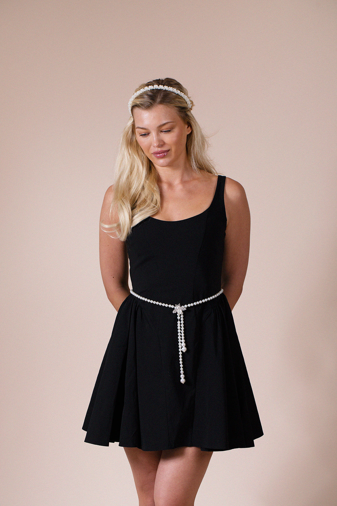 Bee Pearl Chain Belt In Silver - svnx