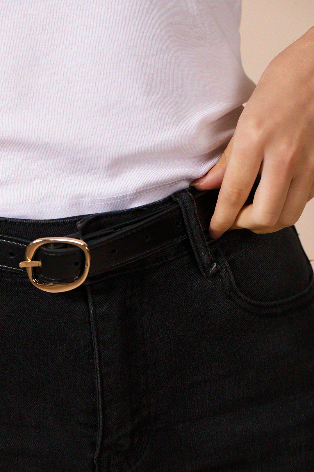 Irregular Oval Gold Buckle Belt In Black - svnx