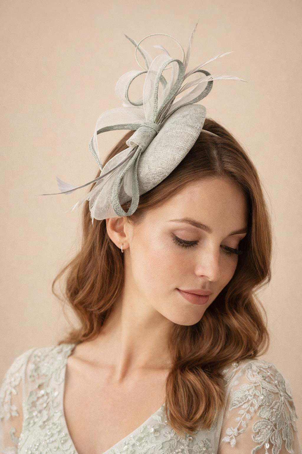 Round Pill Box Fascinator with Bow & Feathers in Grey - svnx