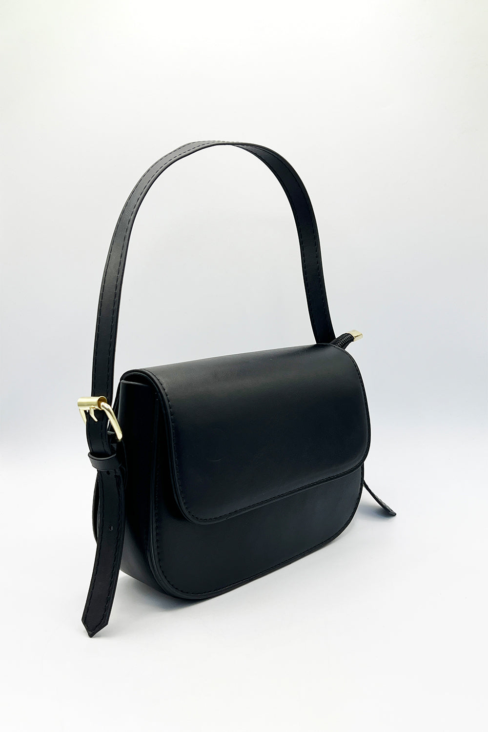 Rounded Crossbody Bag in Black - svnx