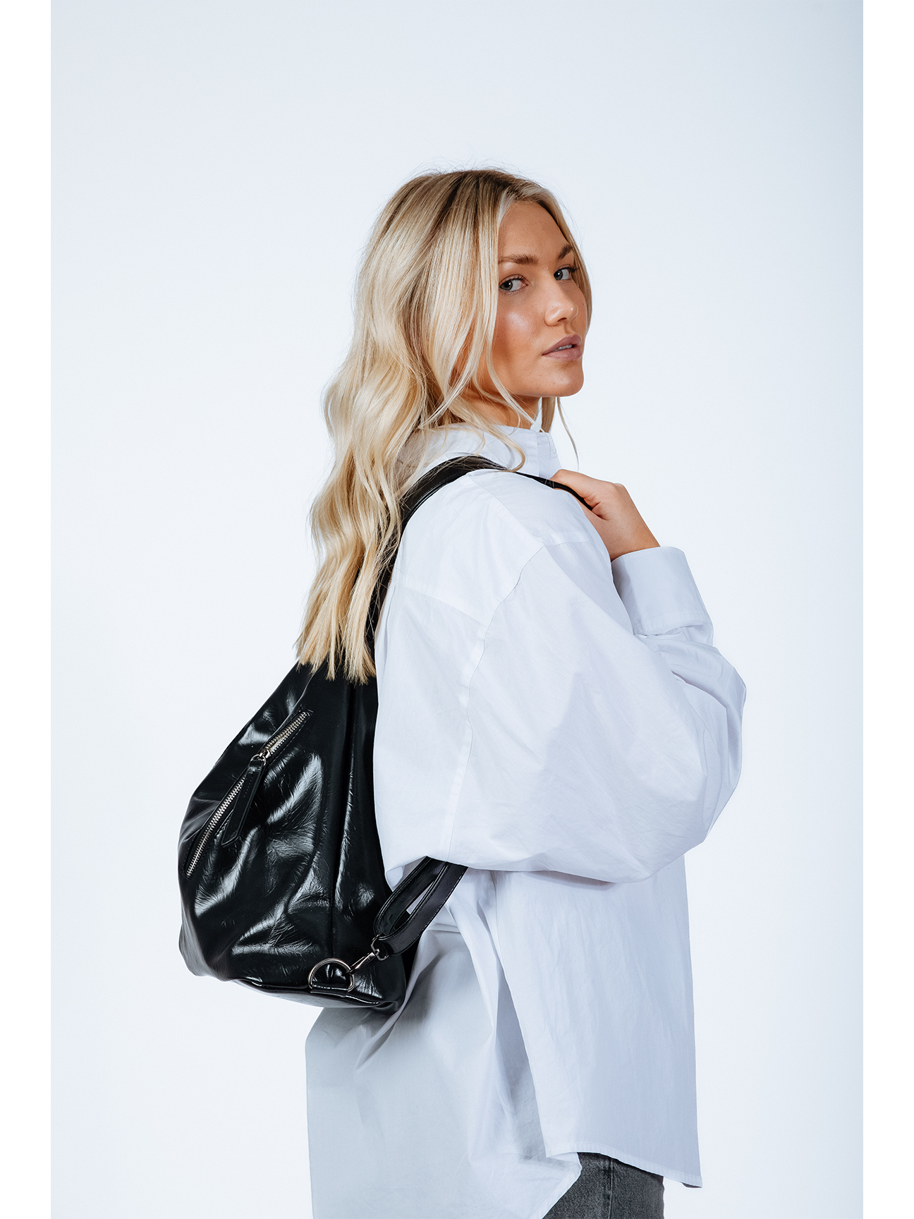 Hobo Shoulder Bag & Backpack in Black - 2 in 1 - svnx