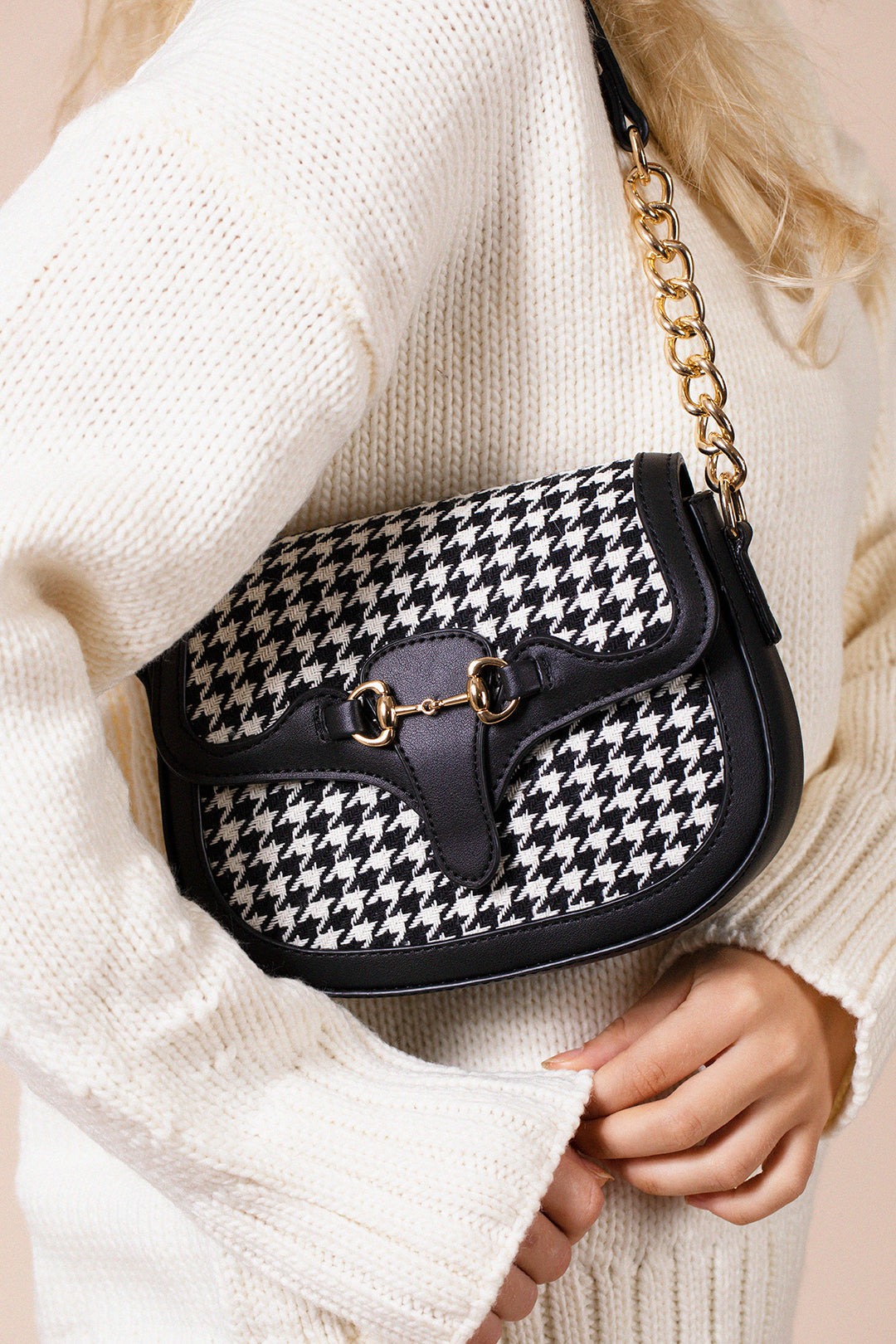Houndstooth Shoulder Bag in Black & White - svnx