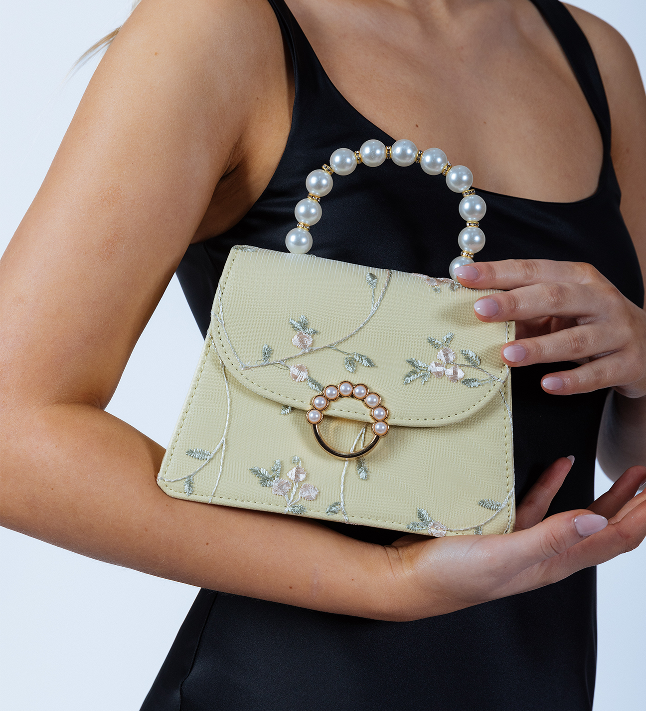 Embroidered Floral Pearl Top Handle Bag - svnx