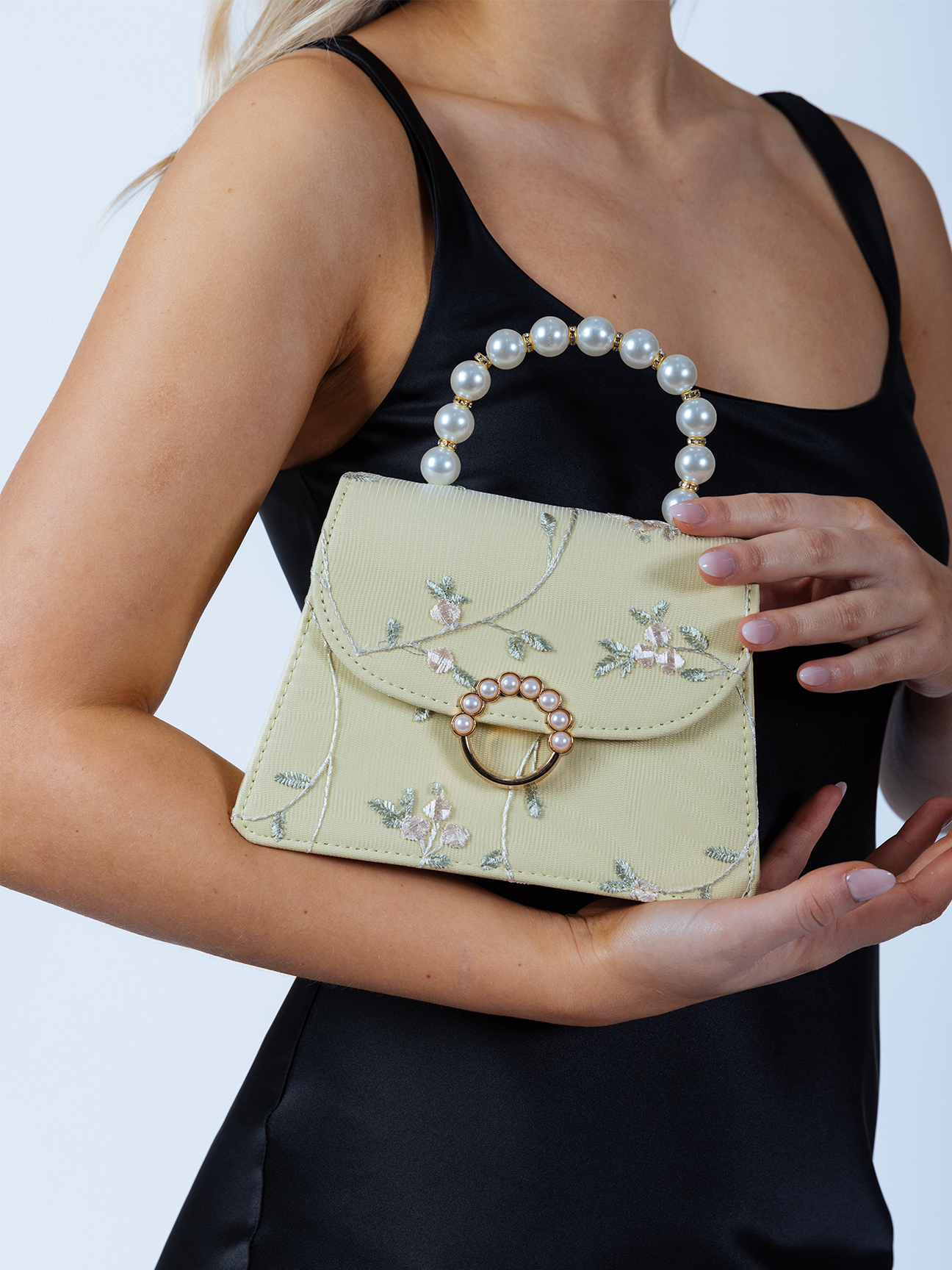 Embroidered Floral Pearl Top Handle Bag - svnx