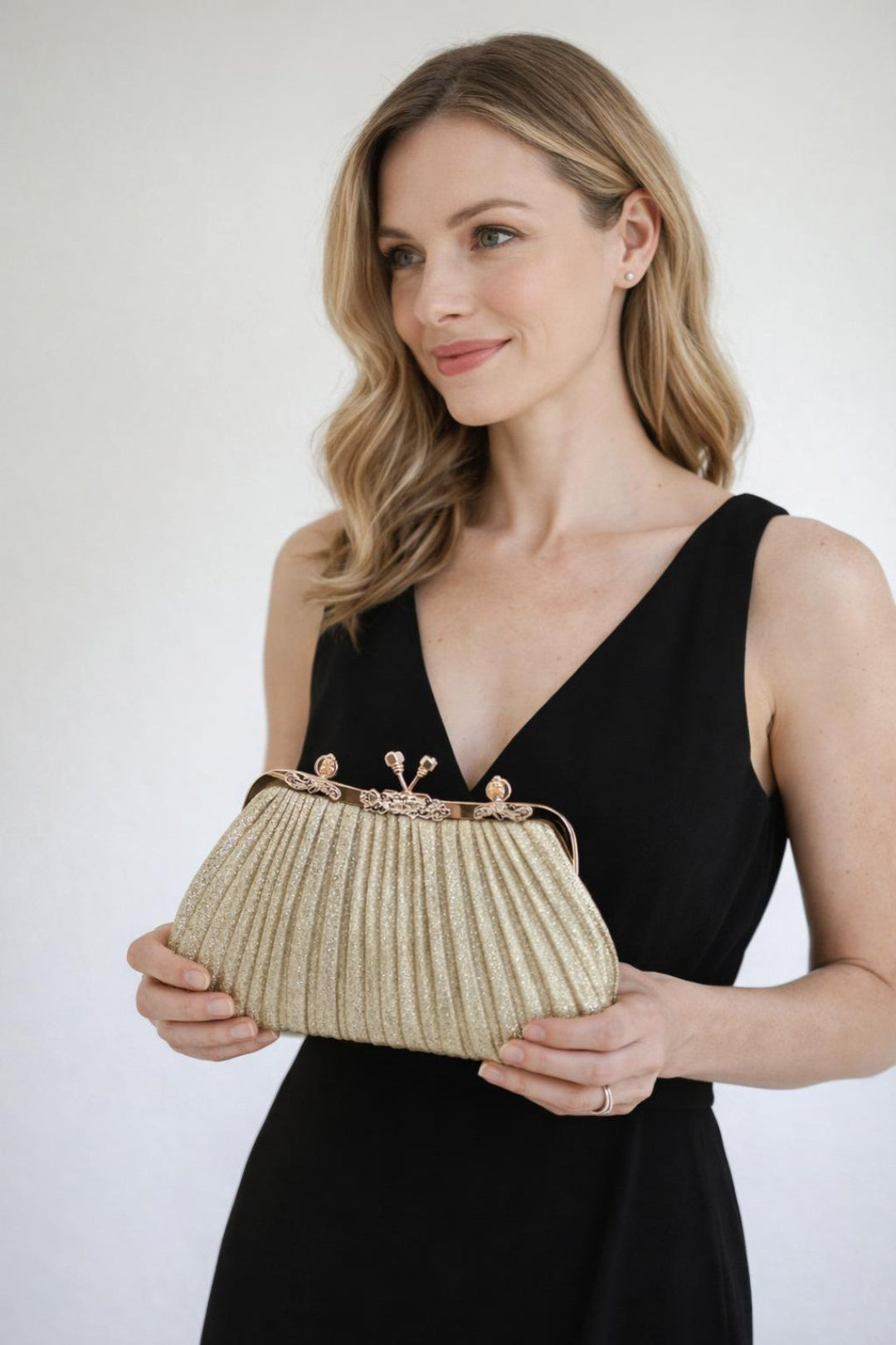 Glitter Metallic Fibre Clutch Bag in Gold - svnx