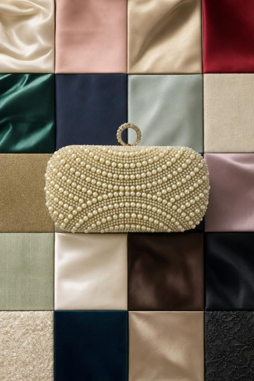 Oval Pearl Clutch Bag In Gold - svnx