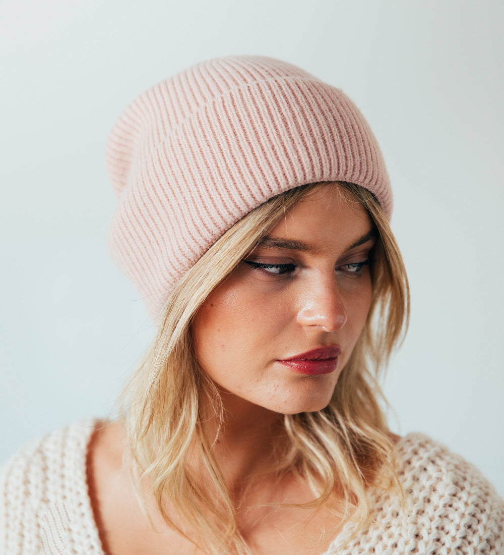 Ribbed Beanie Hat in Pink - svnx