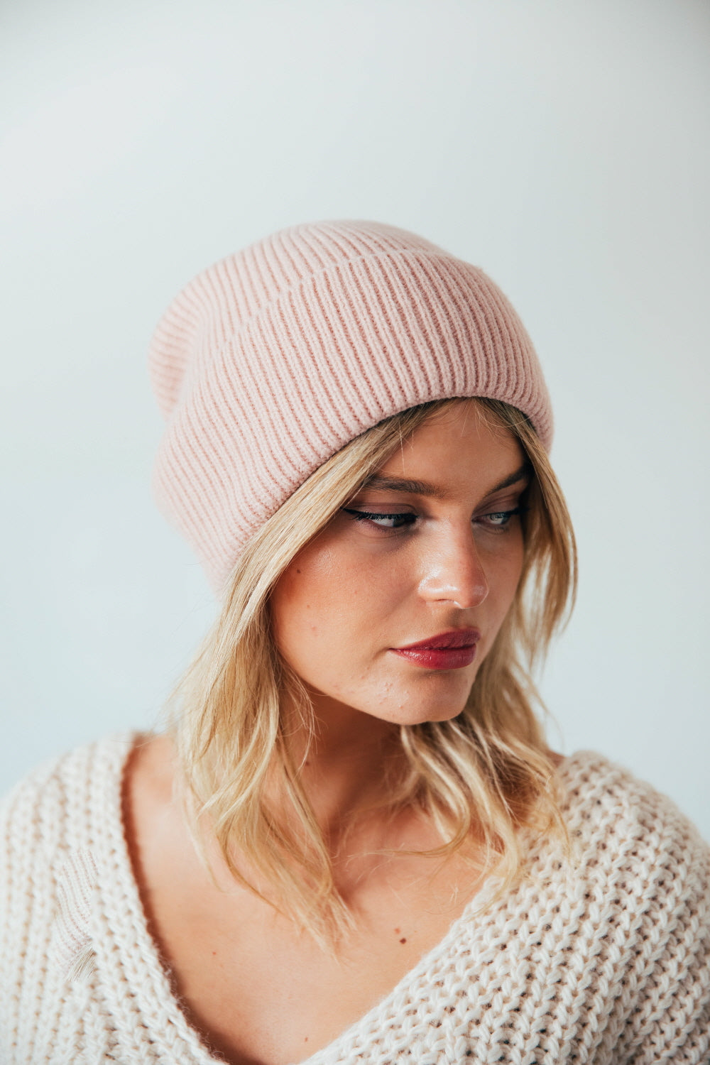 Ribbed Beanie Hat in Pink - svnx