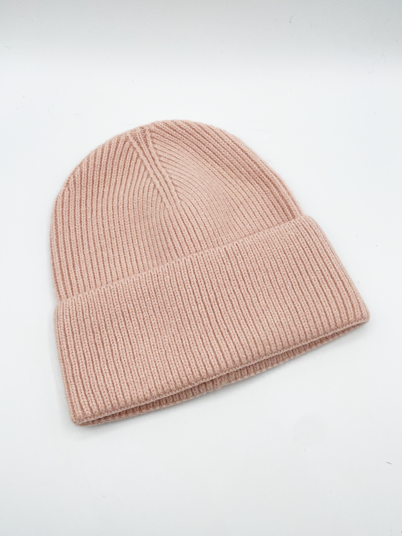Ribbed Beanie Hat in Pink - svnx