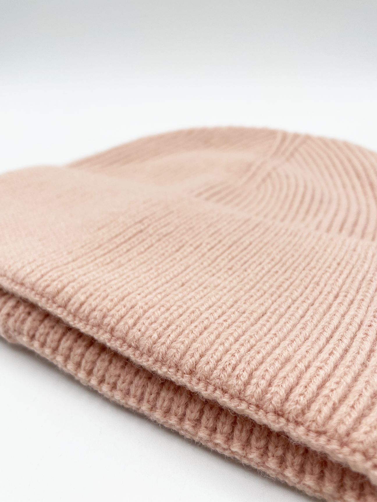 Ribbed Beanie Hat in Pink - svnx