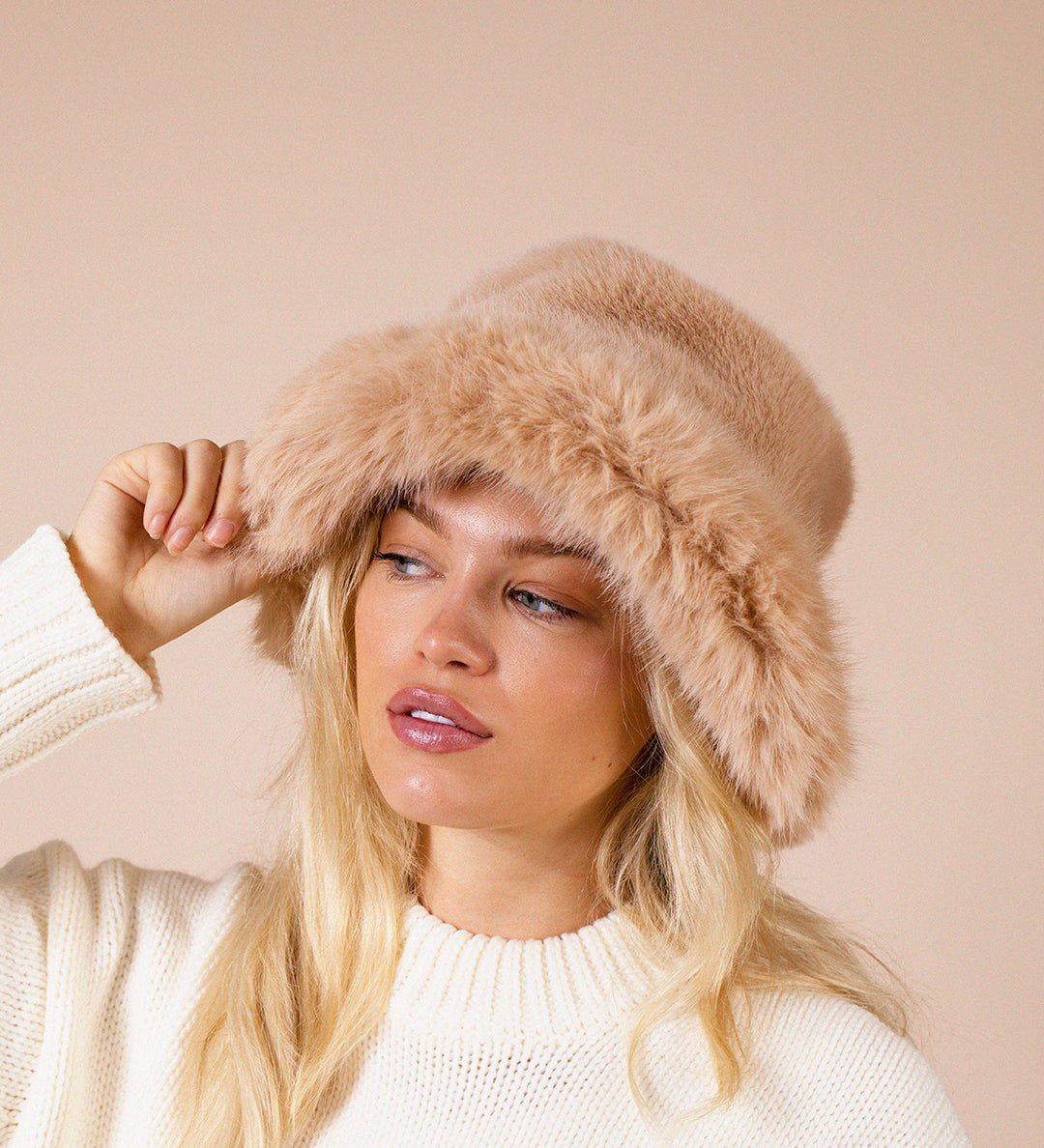 Faux Fur Bucket Hat In Beige - svnx