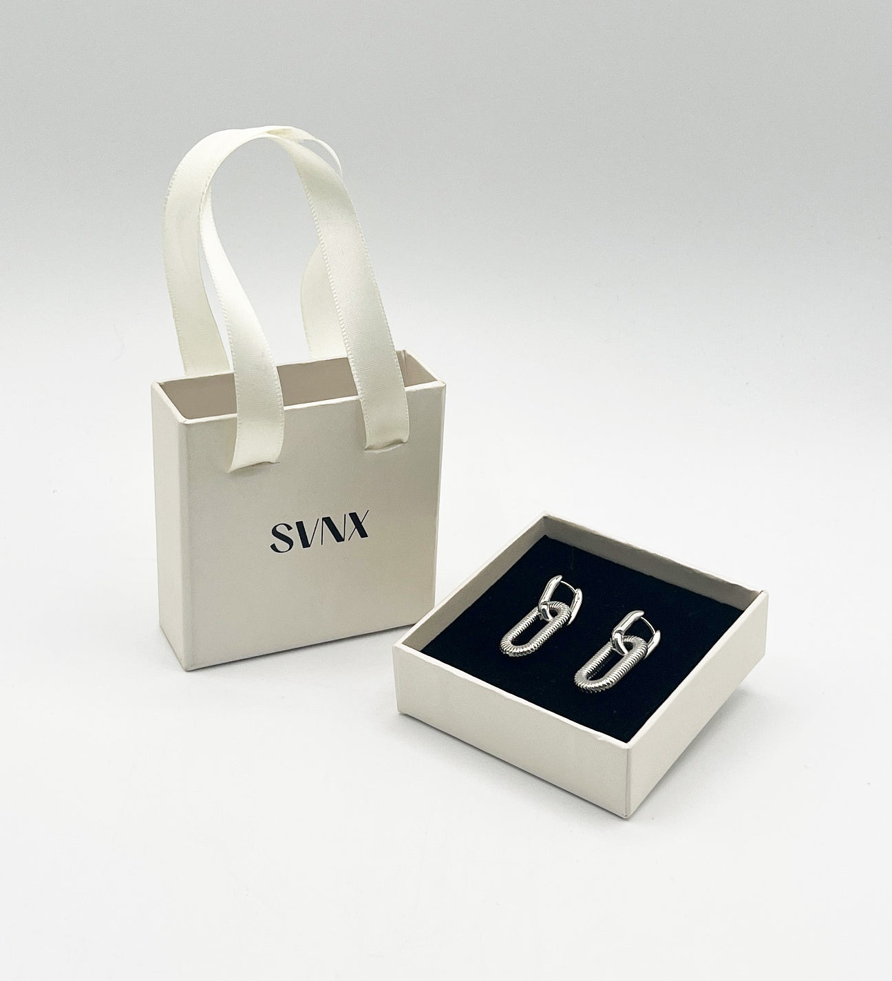 Ribbed Oval Hoop Earrings in Silver - svnx
