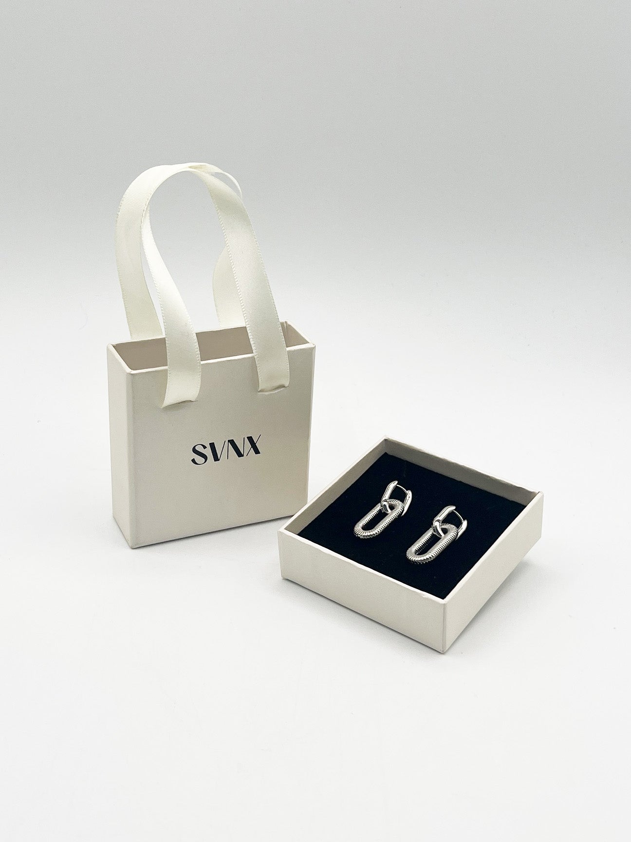 Ribbed Oval Hoop Earrings in Silver - svnx