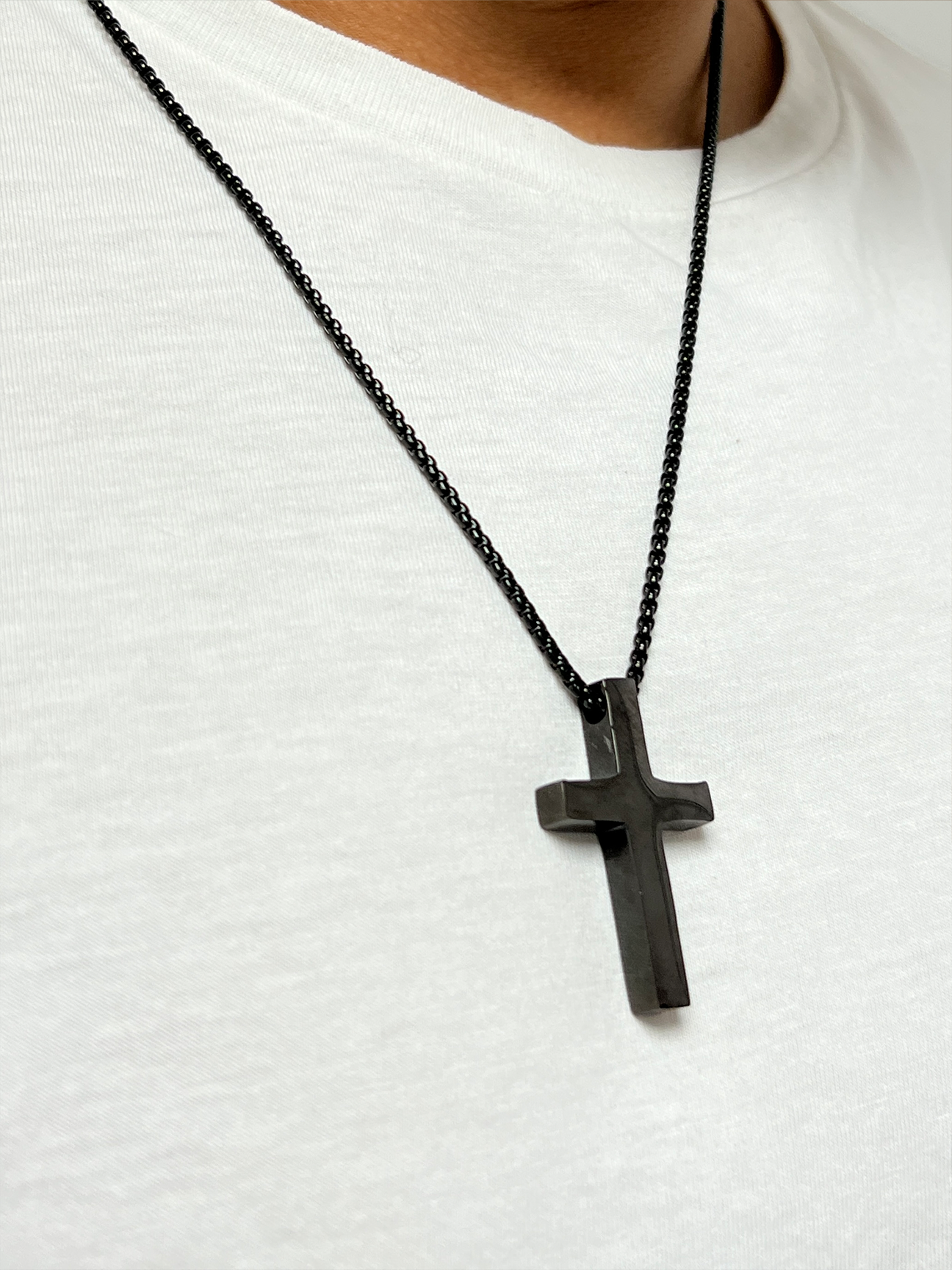 Cross Pendant Necklace in Black - svnx