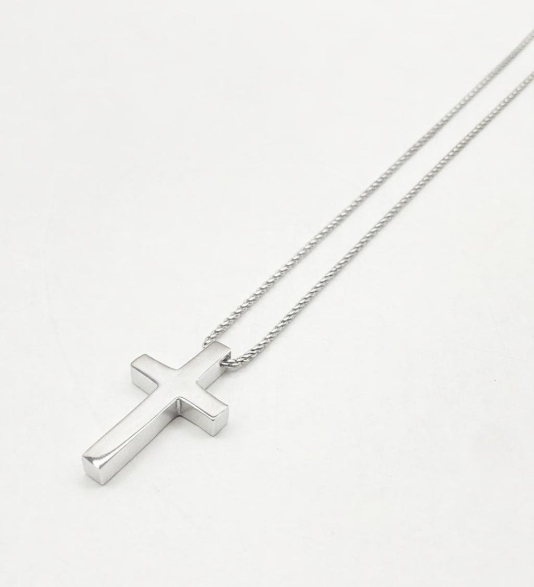 Cross Pendant Necklace in Silver - svnx
