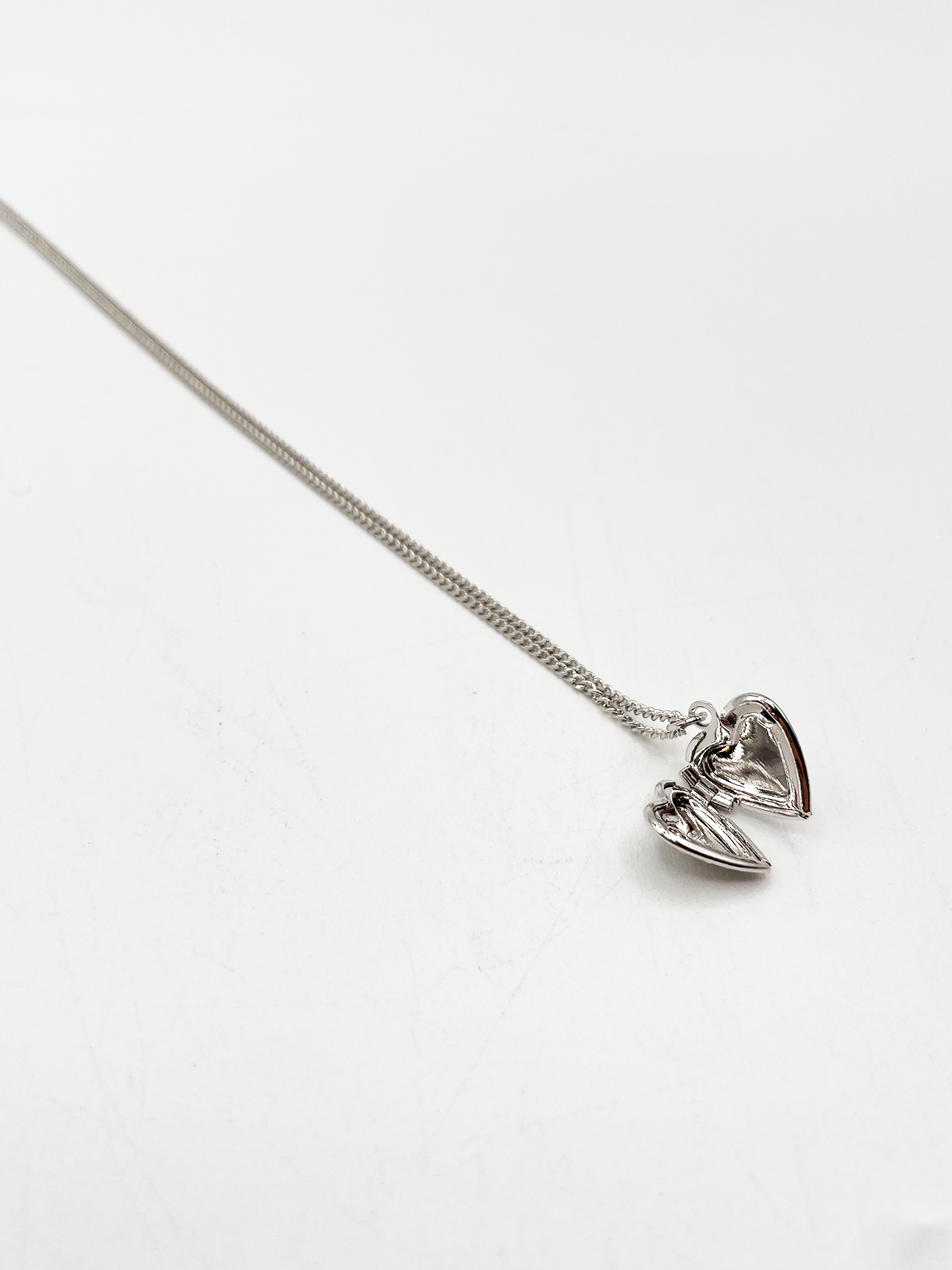 Small Heart Locket Necklace in Silver - Gift Boxed - svnx