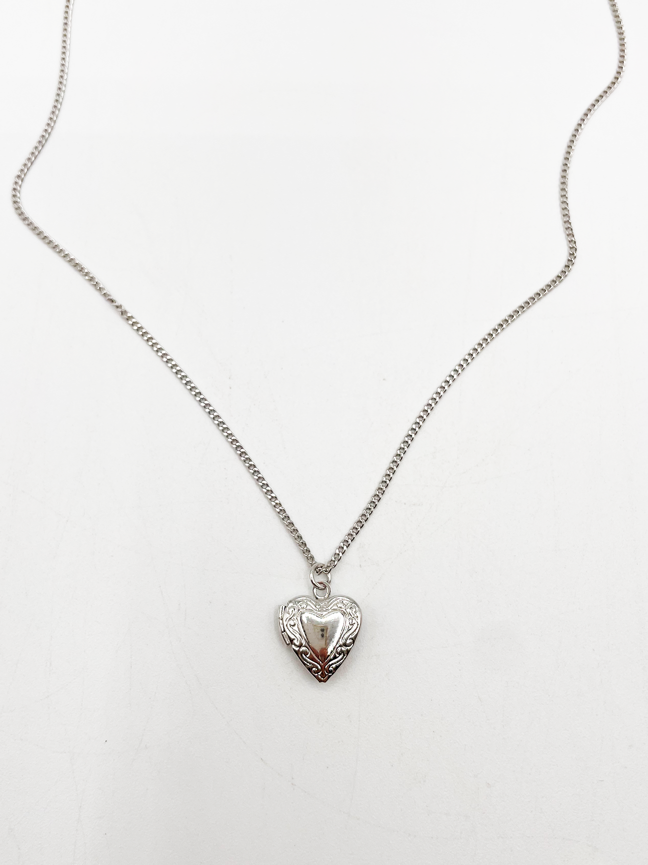 Small Heart Locket Necklace in Silver - Gift Boxed - svnx