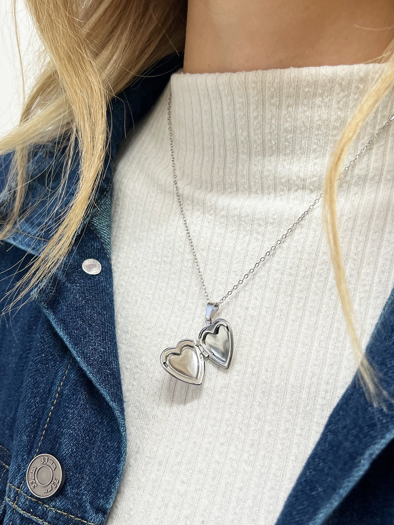 Large Heart Pendant Locket Necklace in Silver - Gift Boxed - svnx