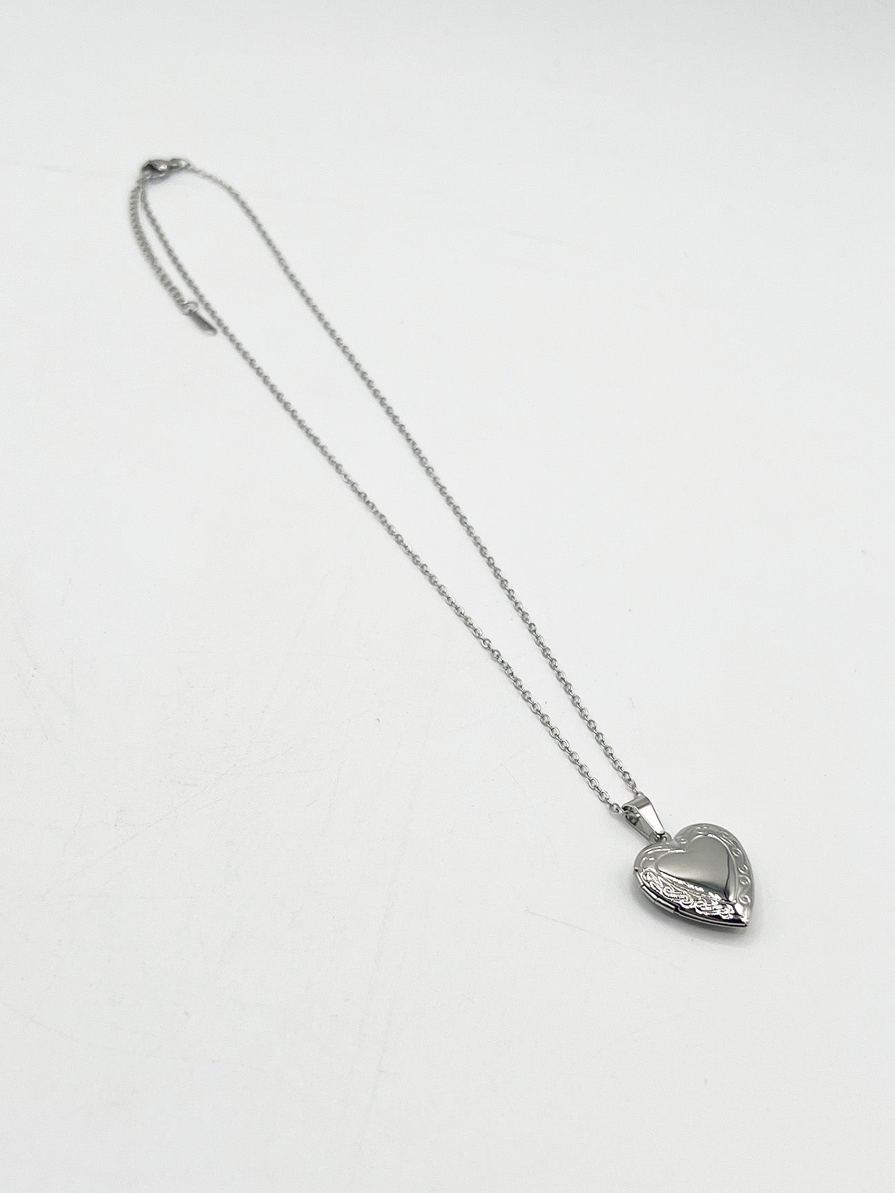Large Heart Pendant Locket Necklace in Silver - Gift Boxed - svnx