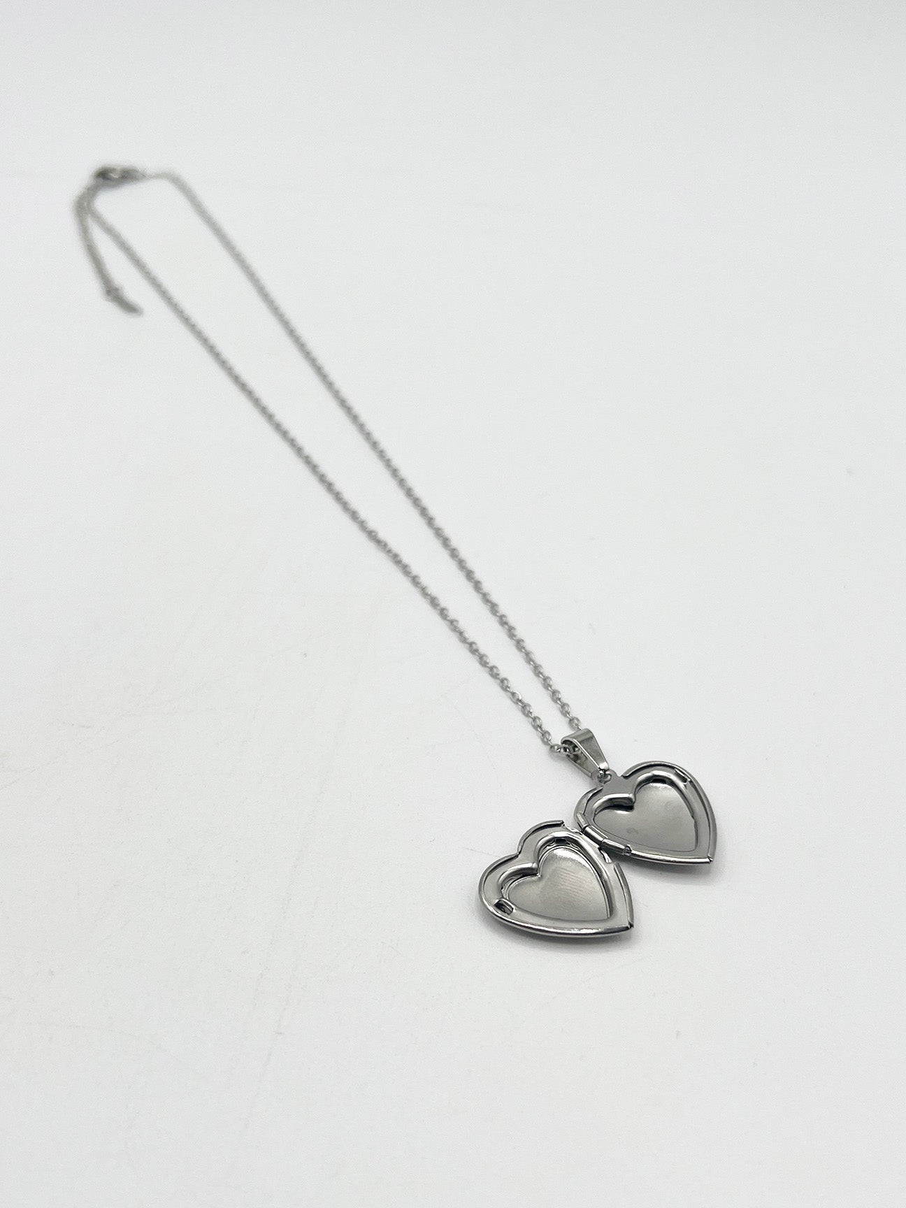 Large Heart Pendant Locket Necklace in Silver - Gift Boxed - svnx