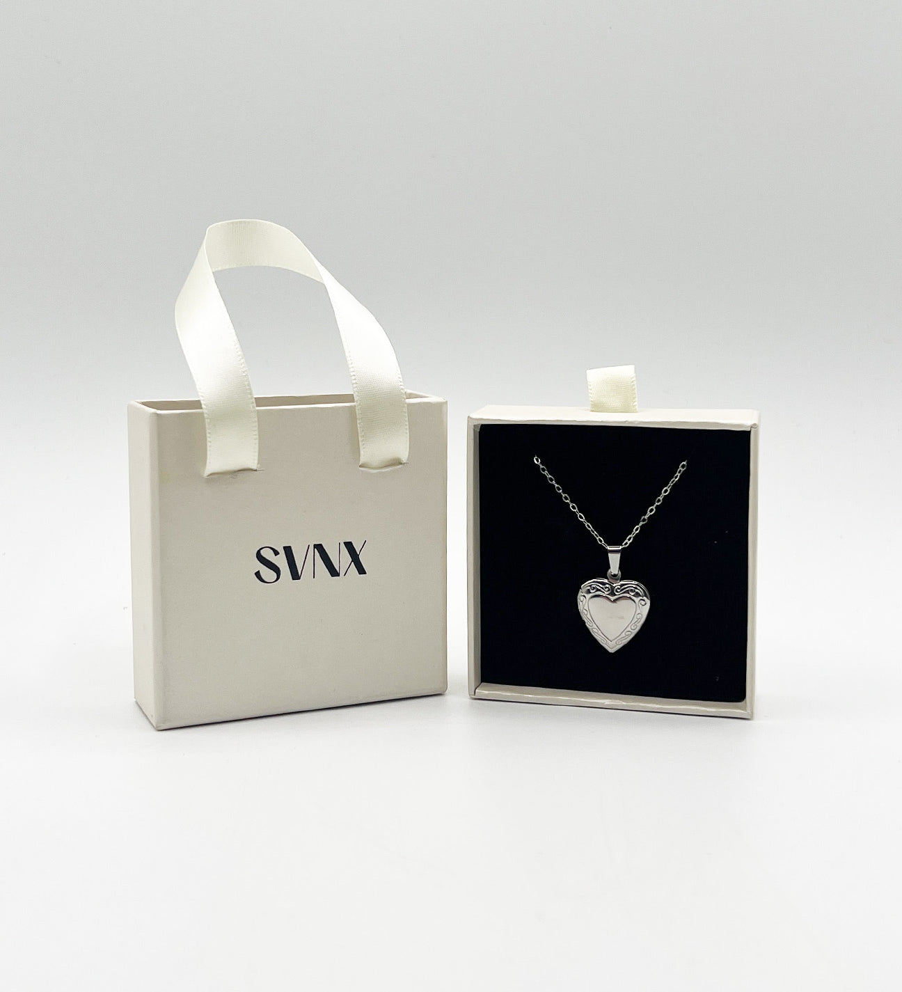 Large Heart Pendant Locket Necklace in Silver - Gift Boxed - svnx