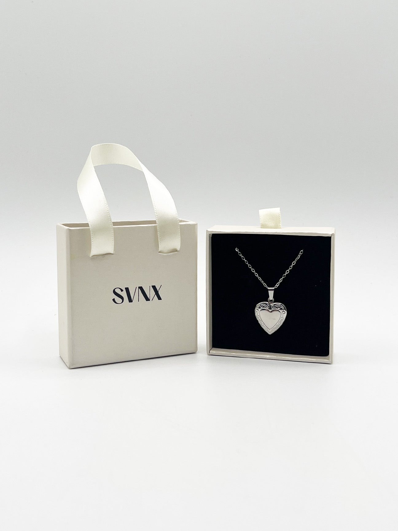 Large Heart Pendant Locket Necklace in Silver - Gift Boxed - svnx