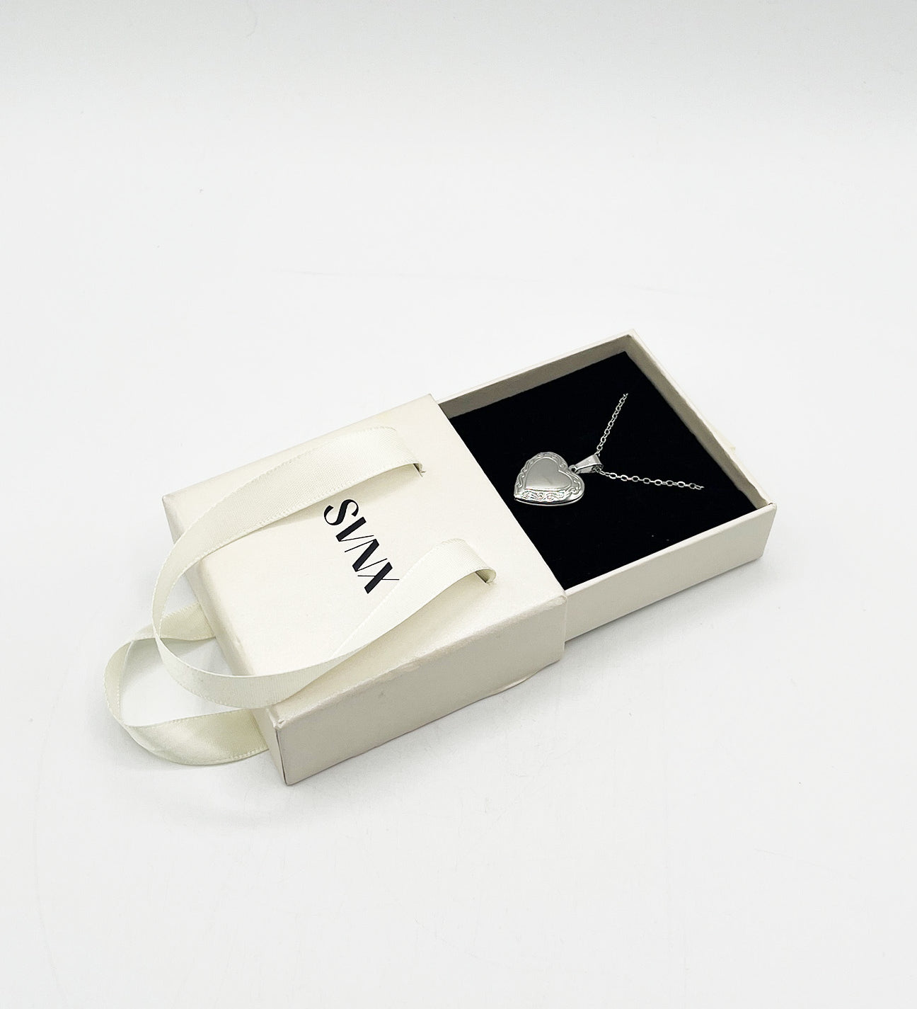 Large Heart Pendant Locket Necklace in Silver - Gift Boxed - svnx