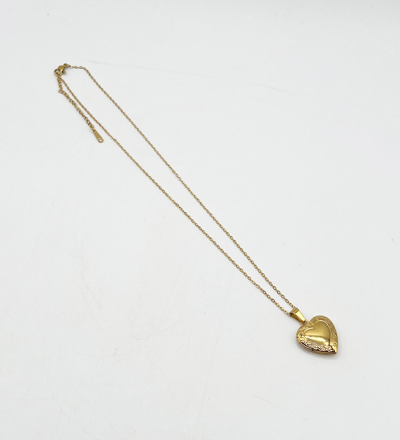 Large Heart Locket Necklace in Gold - Gift Boxed - svnx