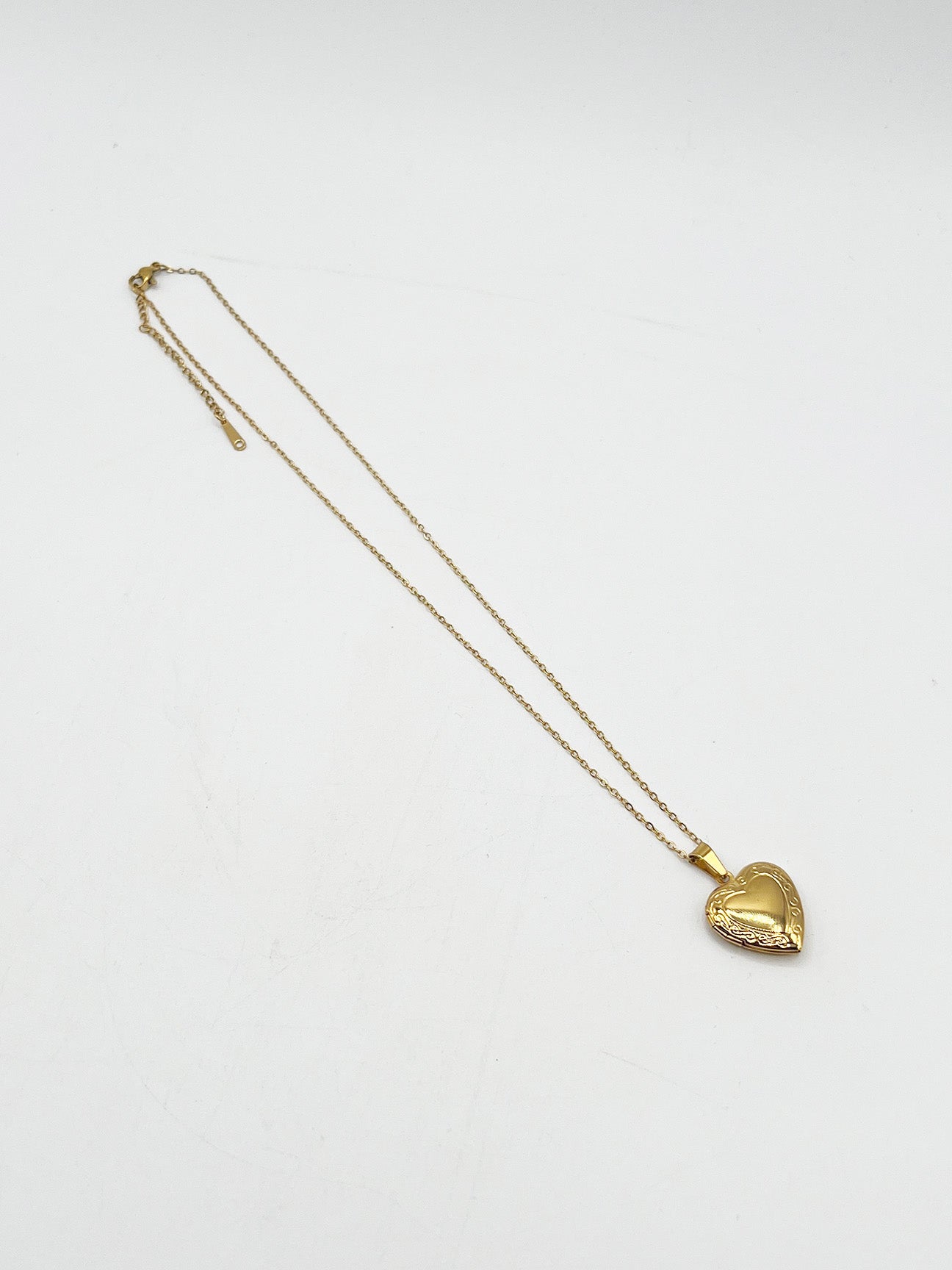 Large Heart Locket Necklace in Gold - Gift Boxed - svnx