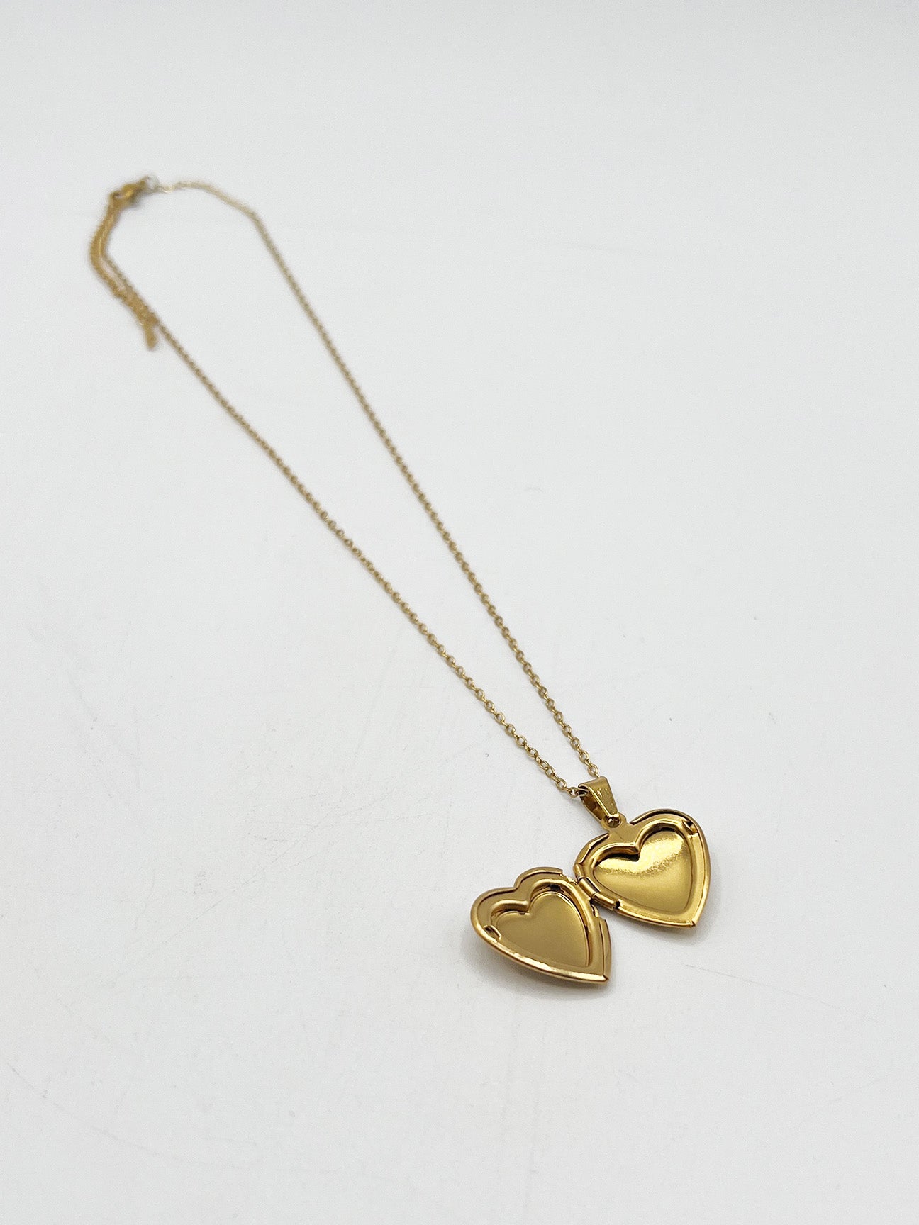 Large Heart Locket Necklace in Gold - Gift Boxed - svnx
