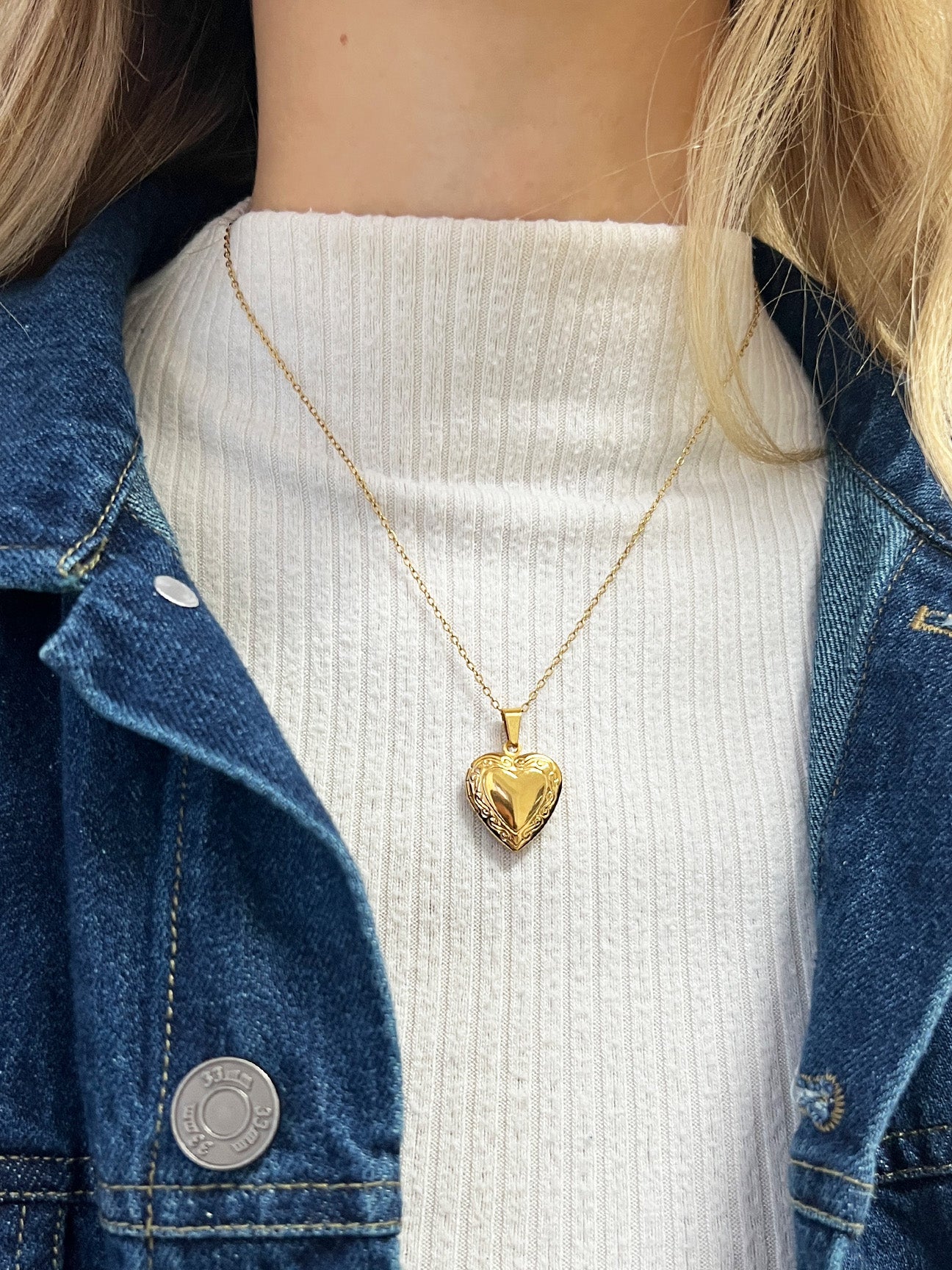 Large Heart Locket Necklace in Gold - Gift Boxed - svnx