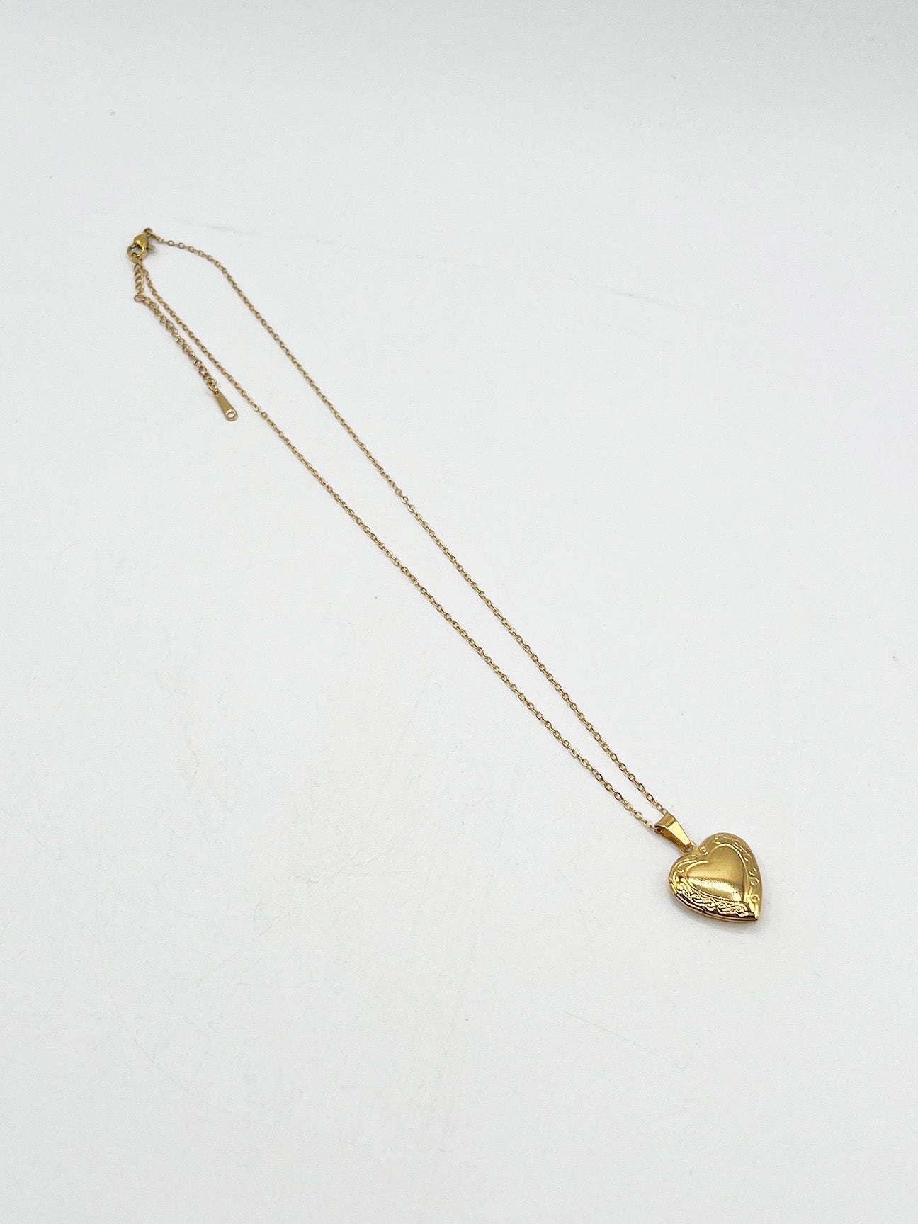 Large Heart Locket Necklace in Gold - Gift Boxed - svnx