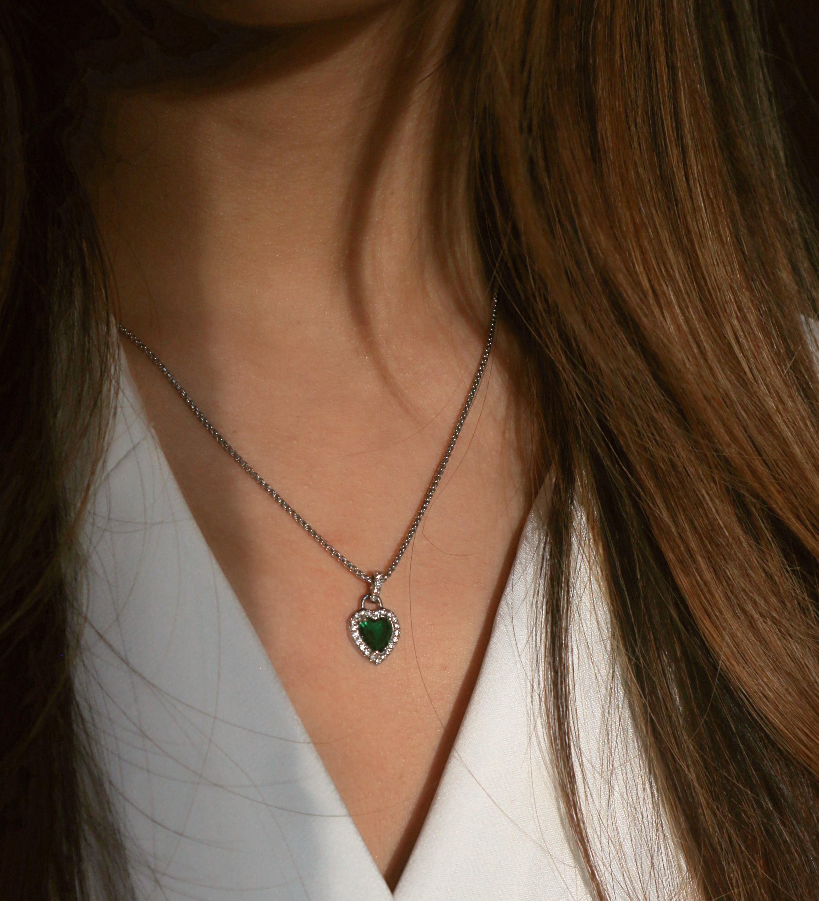 Green Diamante Heart Necklace and Earrings Set in Silver - svnx