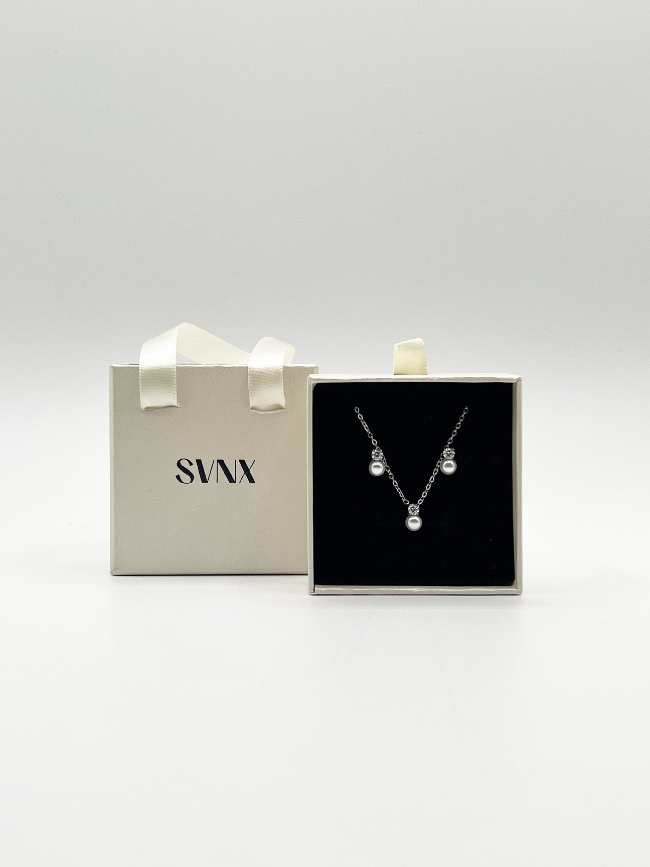 Mini Pearl Diamante Necklace and Earrings Set in Silver - svnx