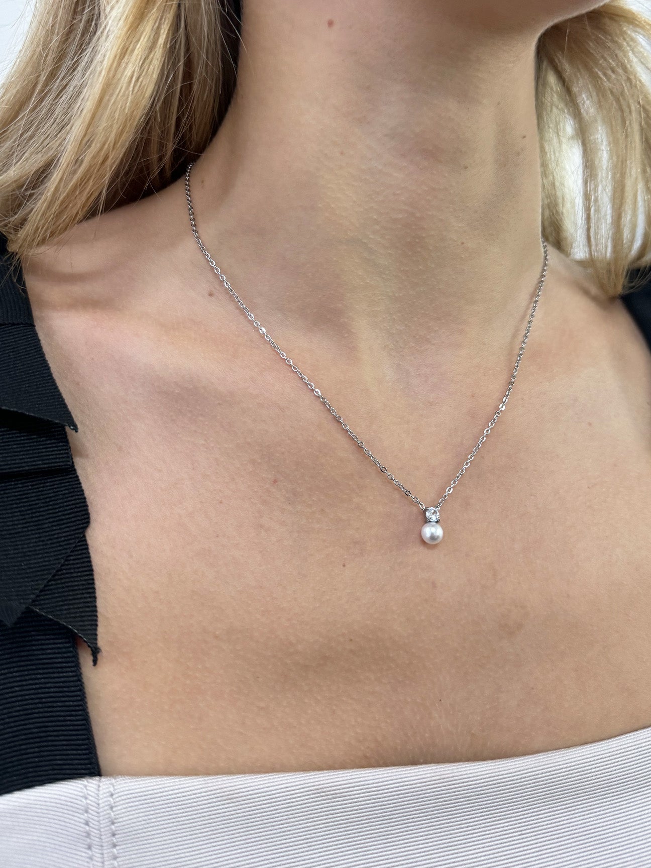 Mini Pearl Diamante Necklace and Earrings Set in Silver - svnx