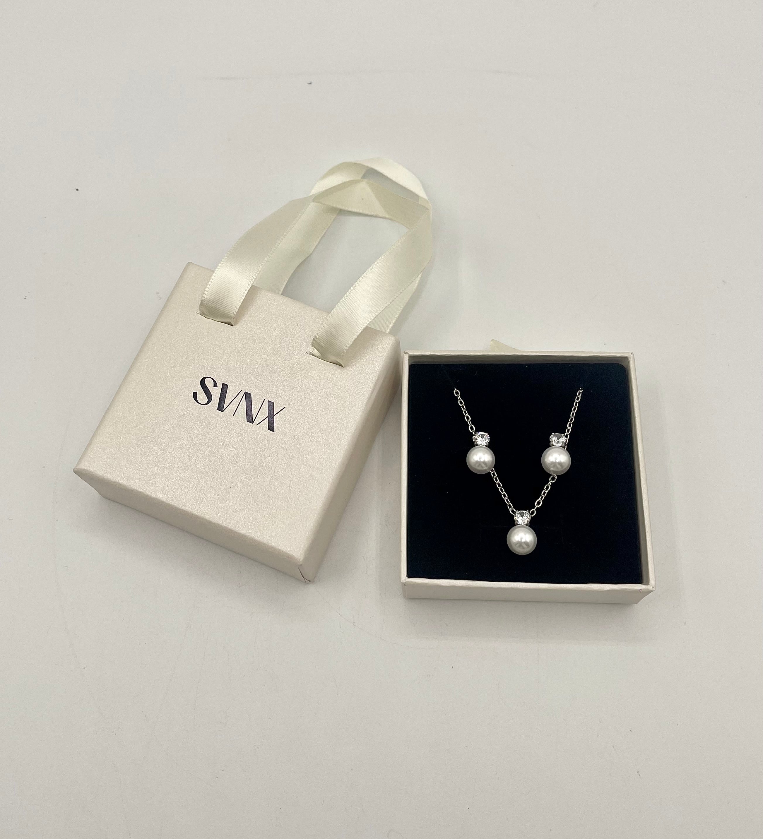 Pearl Diamante Earrings & Necklace Set in Silver - svnx