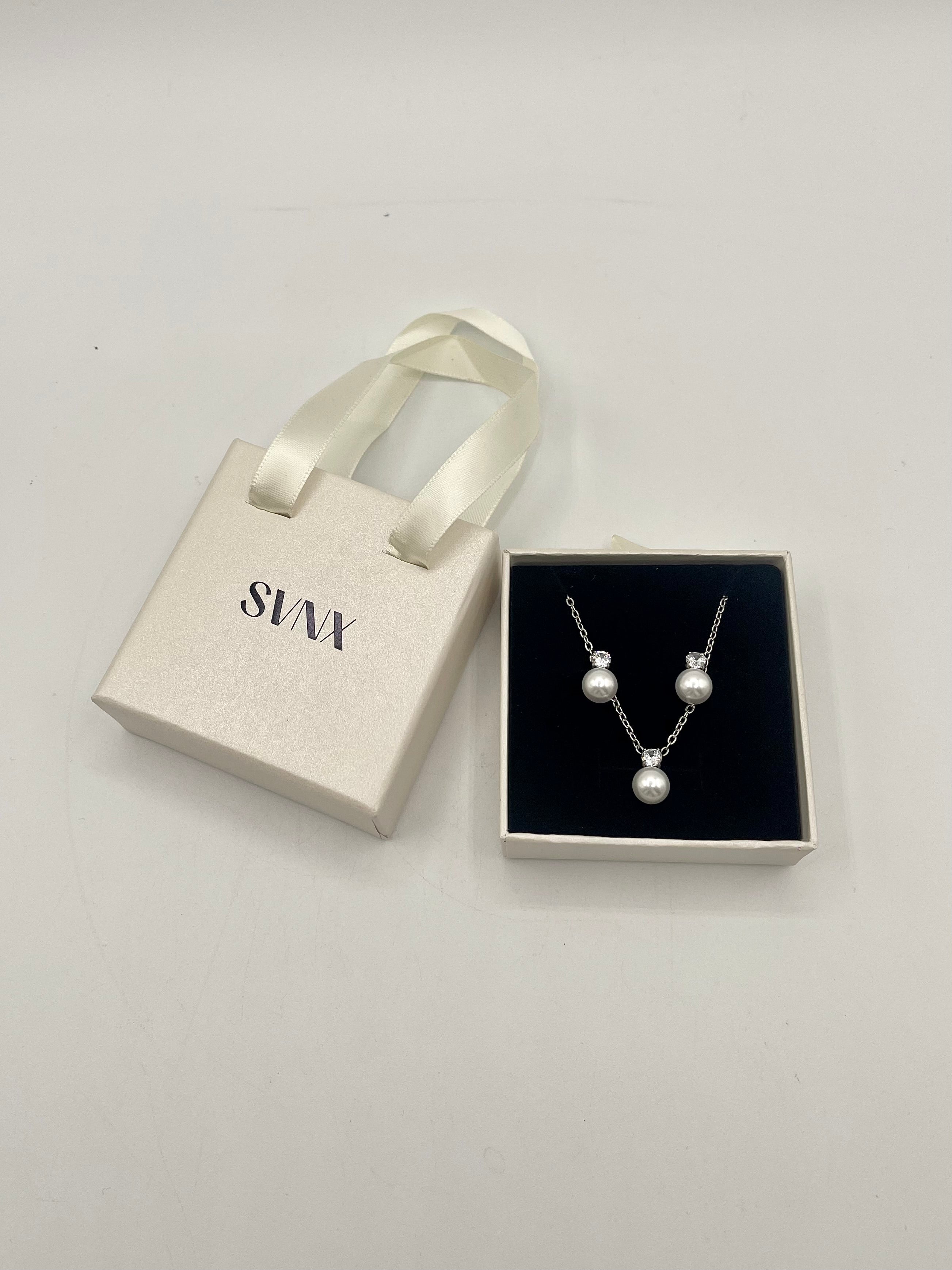 Pearl Diamante Earrings & Necklace Set in Silver - svnx