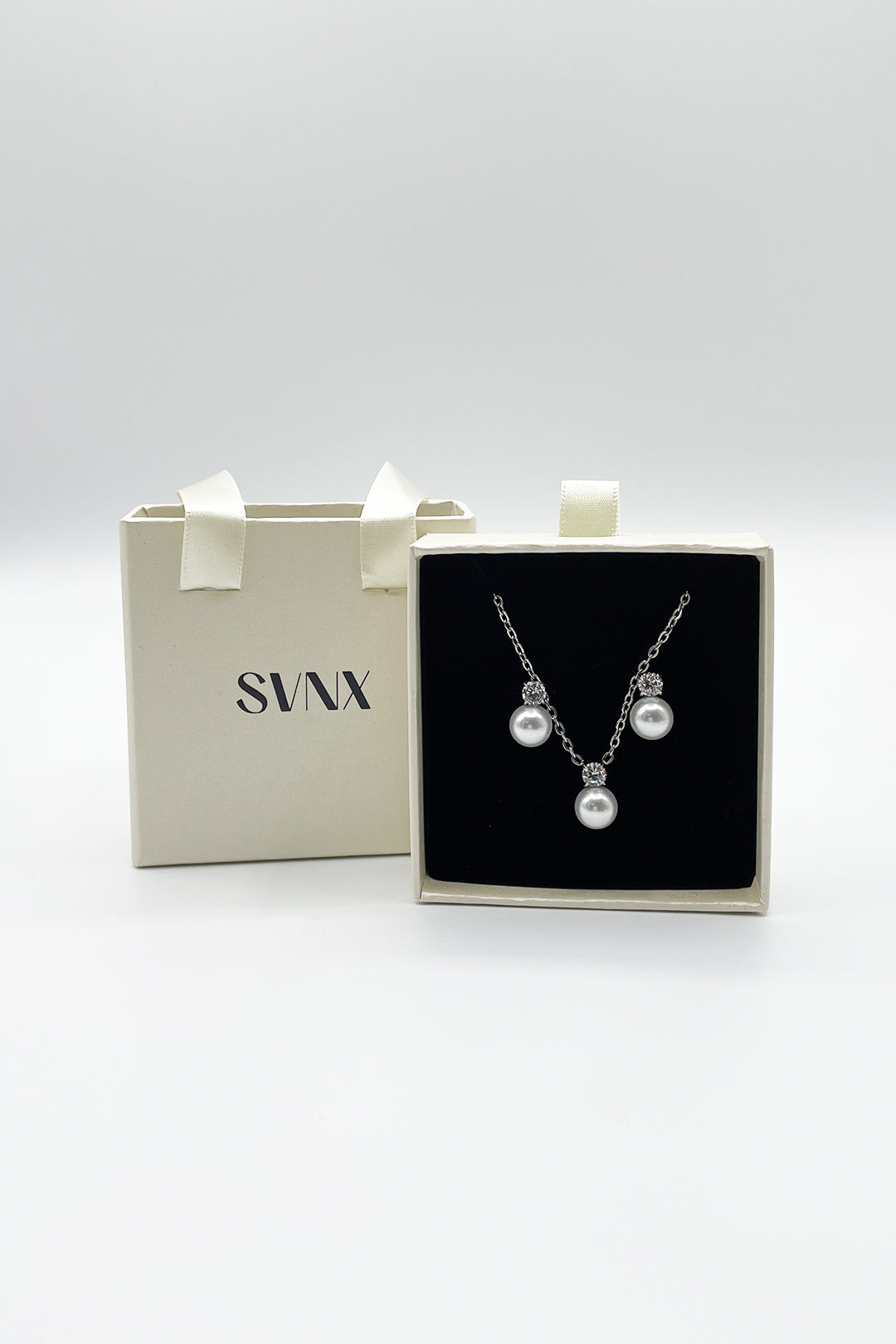 Pearl Diamante Earrings & Necklace Set in Silver - svnx