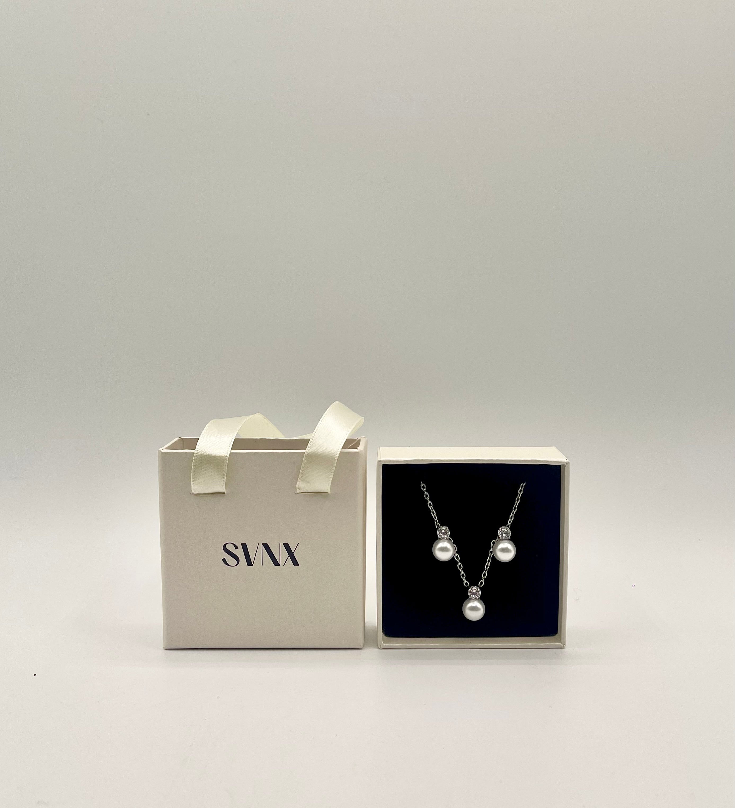 Pearl Diamante Earrings & Necklace Set in Silver - svnx