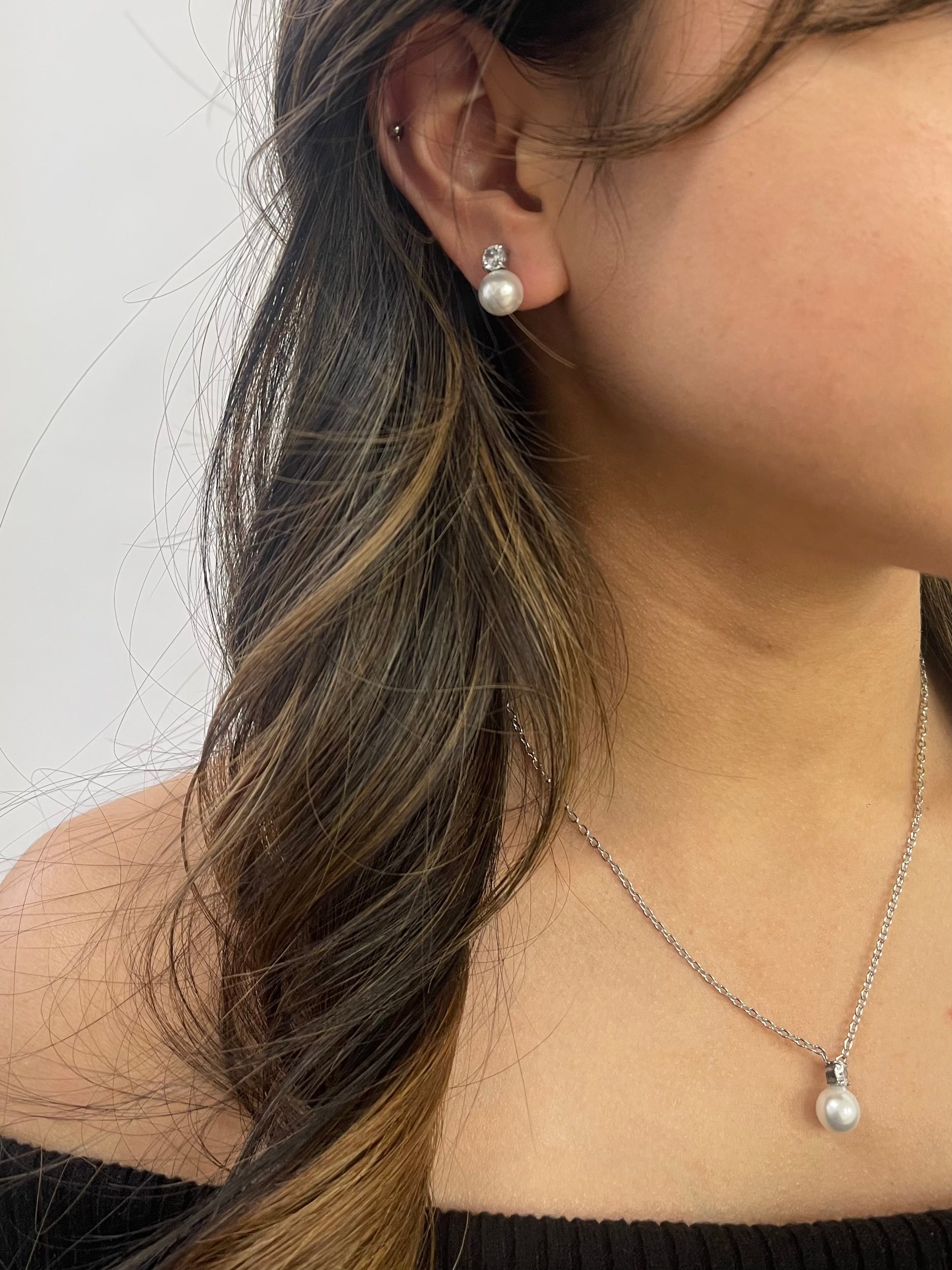 Pearl Diamante Earrings & Necklace Set in Silver - svnx
