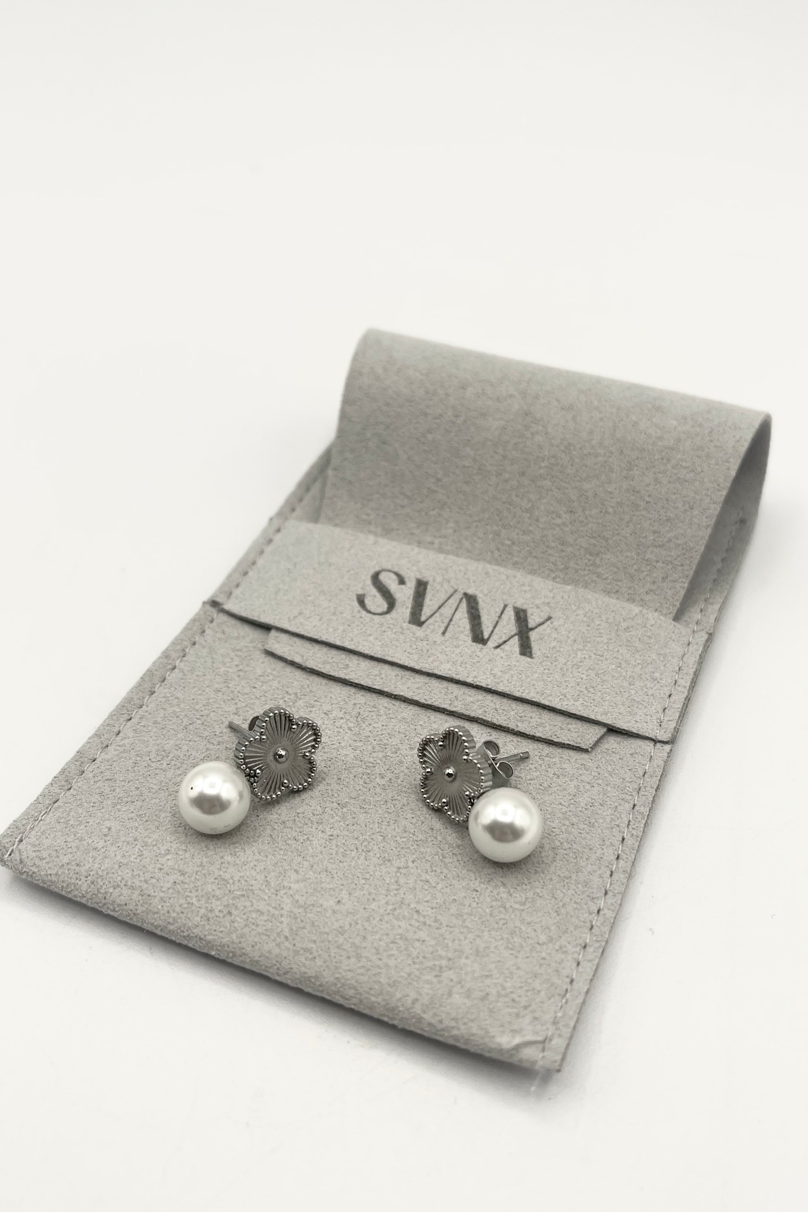 Floral Pearl Stud Earrings in Silver - svnx
