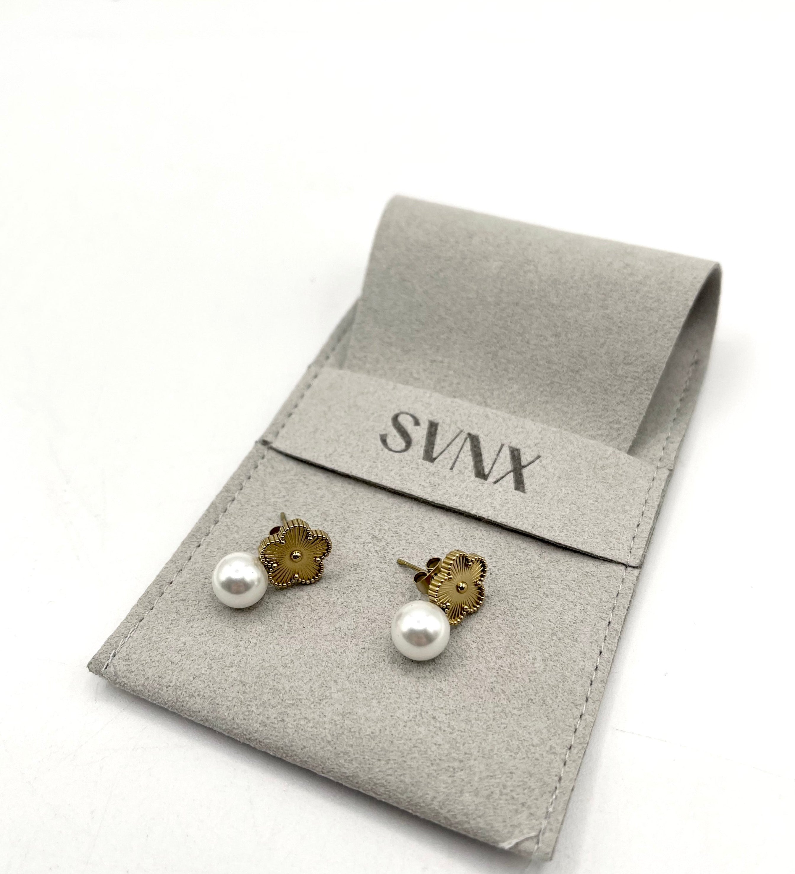 Floral Pearl Stud Earrings in Gold - svnx