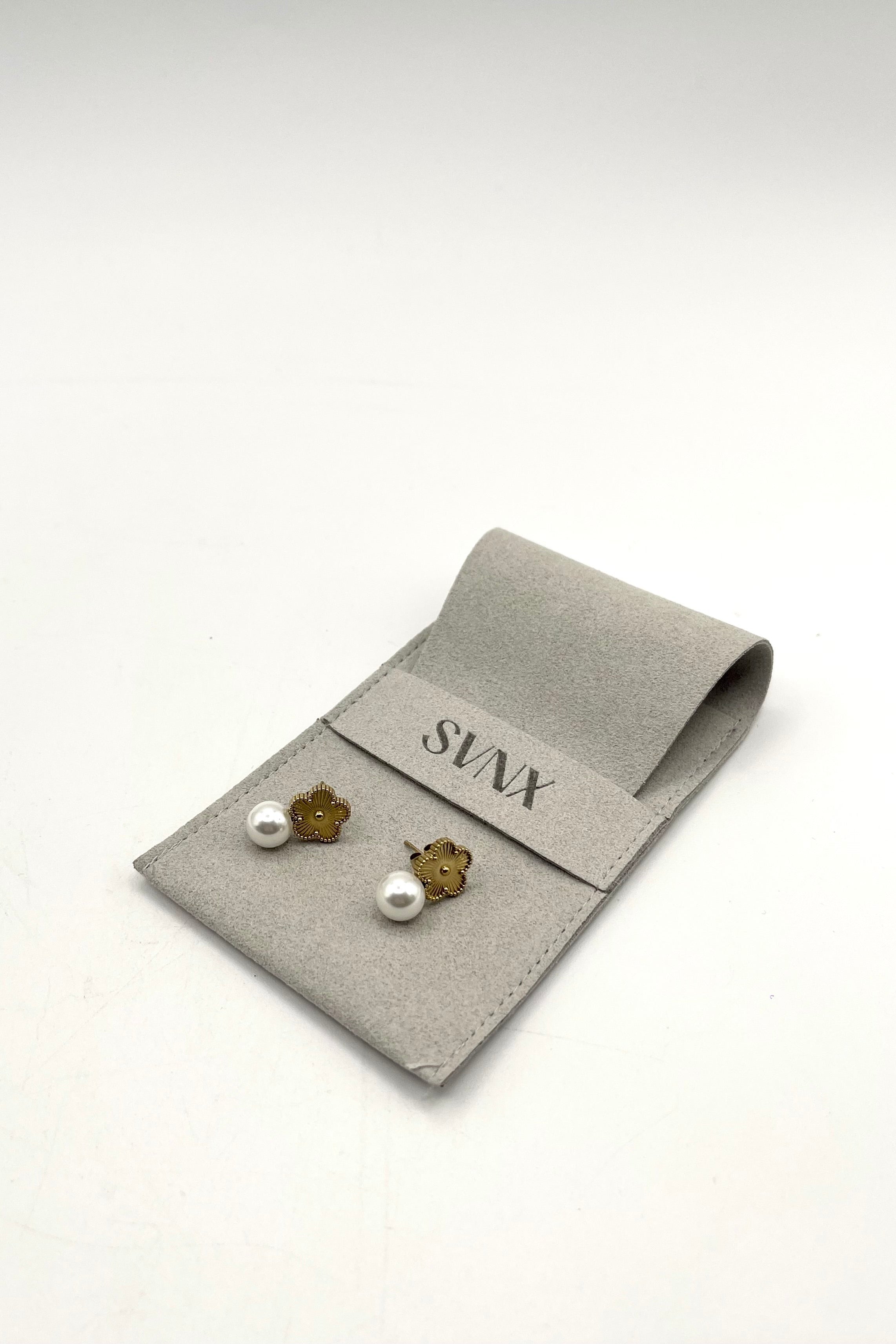 Floral Pearl Stud Earrings in Gold - svnx